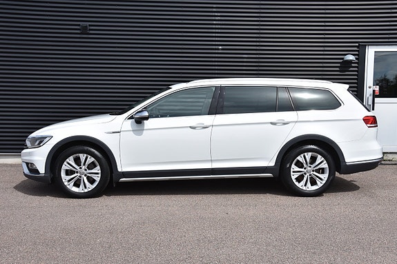 Volkswagen Passat Alltrack 4 of 5