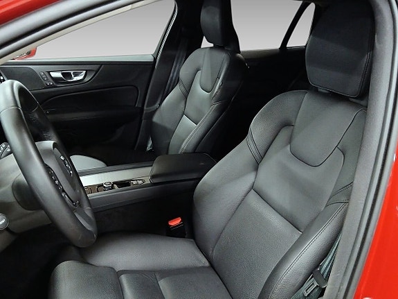 Volvo V60 Cross Country 8 of 11