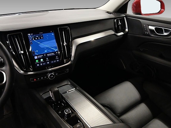 Volvo V60 Cross Country 7 of 11