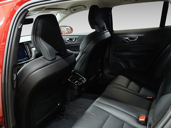 Volvo V60 Cross Country 9 of 11