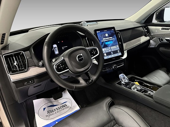 Volvo XC90 2 of 5