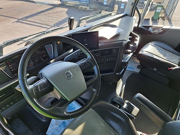 Volvo Vehicle Tractor 6x2-2 Standard 13 of 17