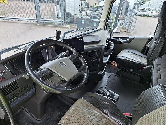 Volvo Vehicle Tractor 6x2-2 Standard 13 of 19