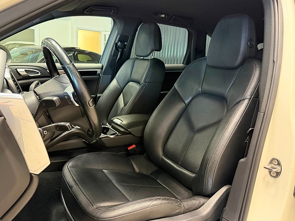 Porsche Cayenne 12 of 19