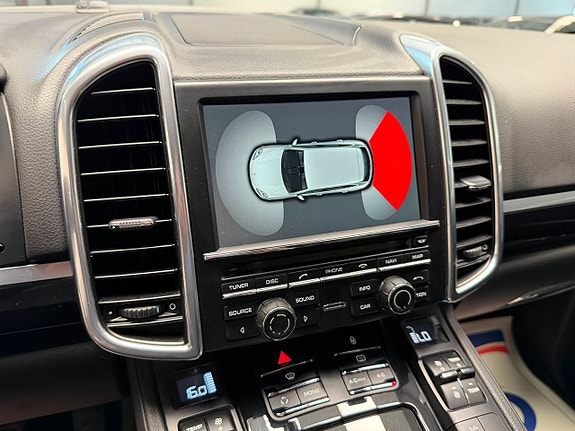 Porsche Cayenne 14 of 19
