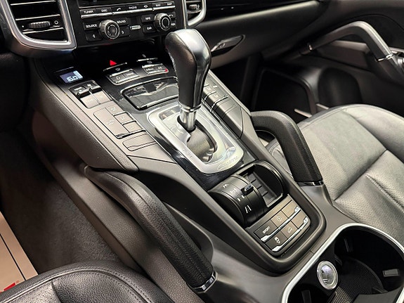 Porsche Cayenne 13 of 19