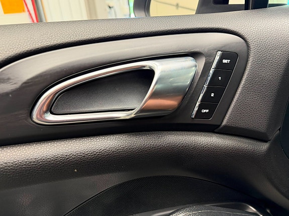 Porsche Cayenne 15 of 19