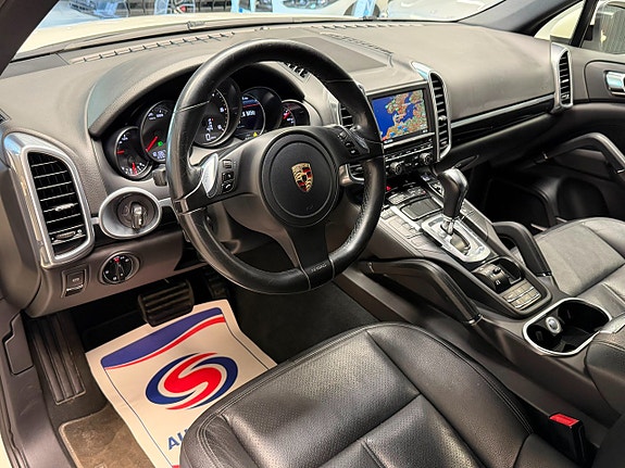 Porsche Cayenne 10 of 19