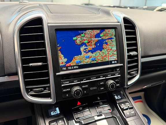 Porsche Cayenne 16 of 19