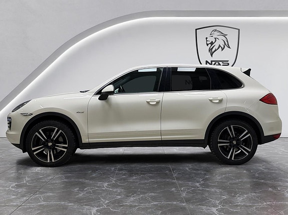 Porsche Cayenne 2 of 5