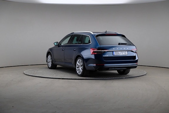 Skoda Superb 2 of 5
