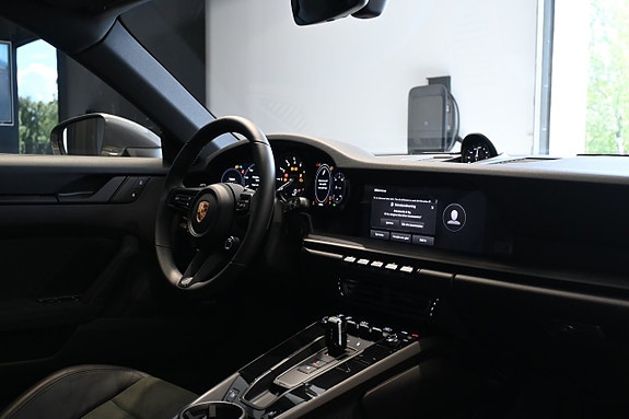 Porsche 911 Carrera 4 GTS 17 of 23
