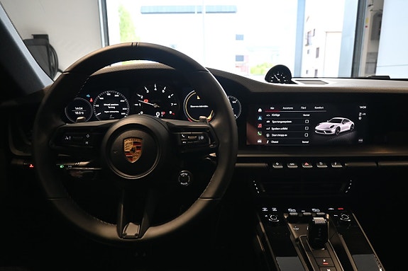 Porsche 911 Carrera 4 GTS 18 of 23