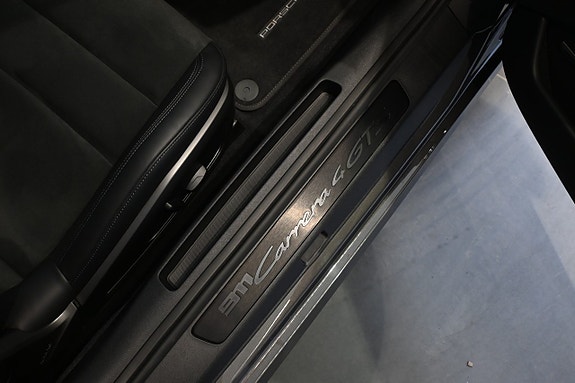 Porsche 911 Carrera 4 GTS 22 of 23