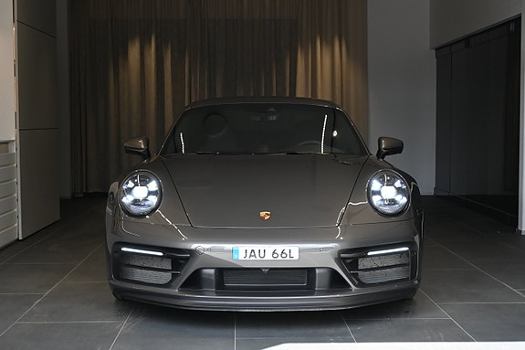 Porsche 911 Carrera 4 GTS 2 of 5