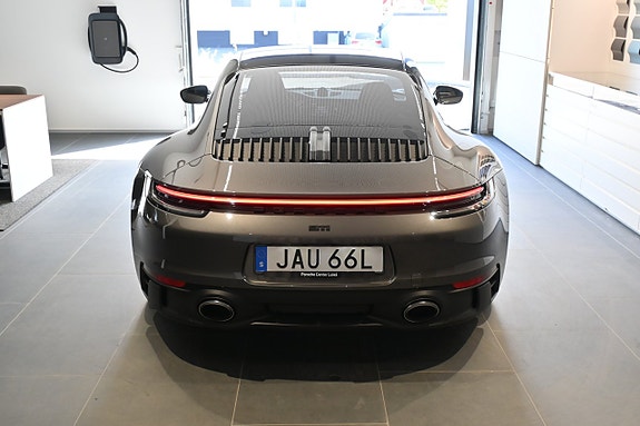 Porsche 911 Carrera 4 GTS 5 of 5