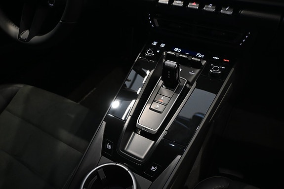 Porsche 911 Carrera 4 GTS 19 of 23