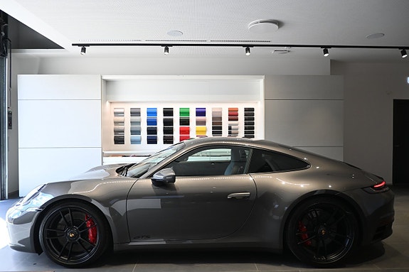 Porsche 911 Carrera 4 GTS 3 of 5