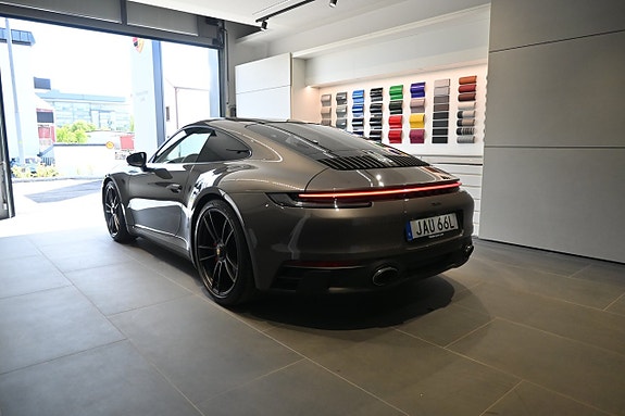Porsche 911 Carrera 4 GTS 4 of 5