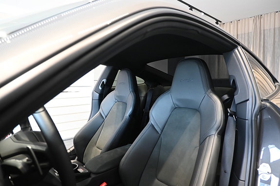 Porsche 911 Carrera 4 GTS 14 of 23
