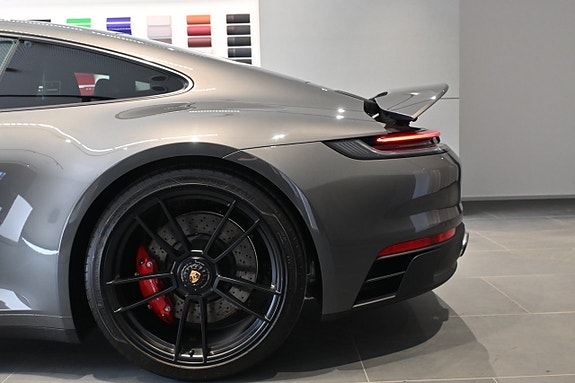 Porsche 911 Carrera 4 GTS 10 of 23