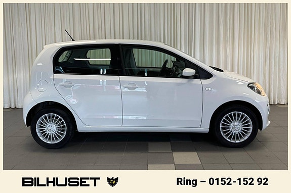 Volkswagen UP! 2 of 5