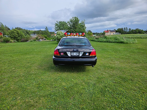 Ford Crown Victoria 5 of 5