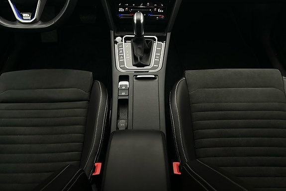 Volkswagen Passat 9 of 23
