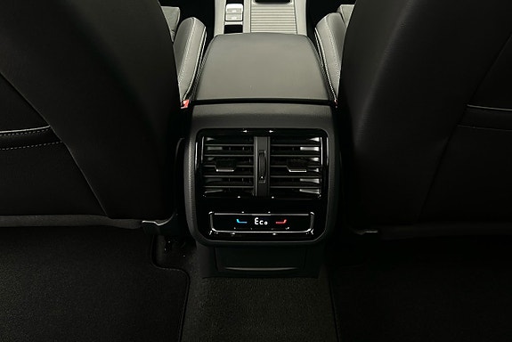 Volkswagen Passat 18 of 23