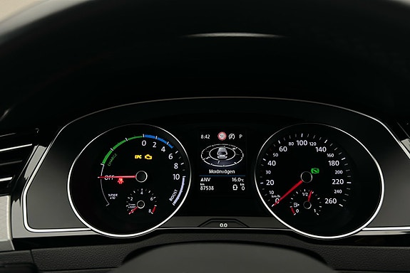 Volkswagen Passat 7 of 23