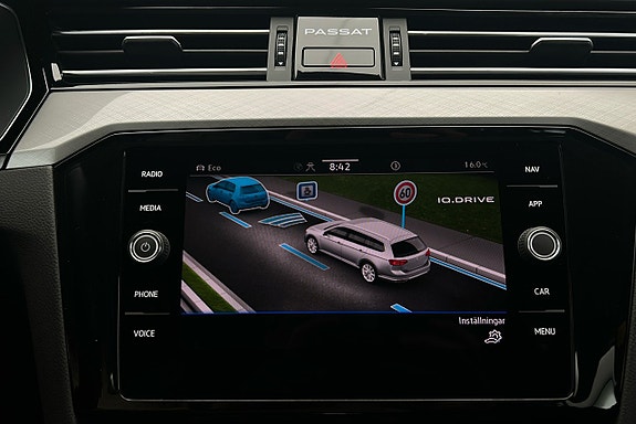 Volkswagen Passat 19 of 23