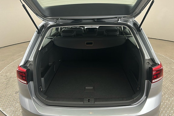 Volkswagen Passat 14 of 23