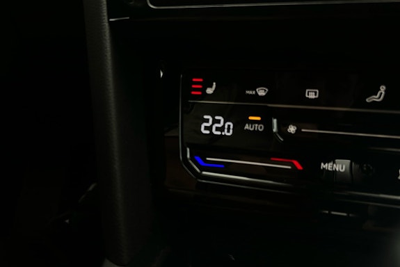 Volkswagen Passat 17 of 23