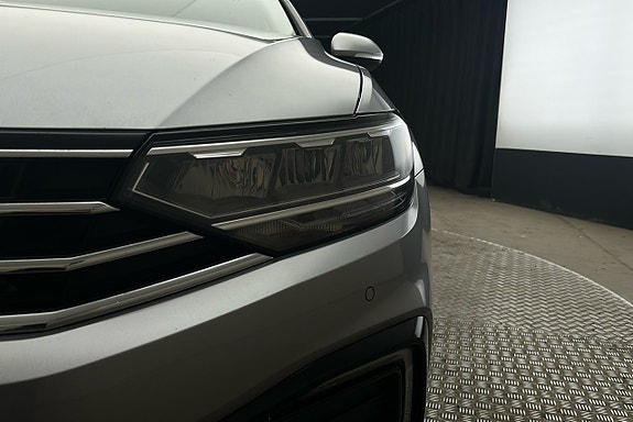 Volkswagen Passat 12 of 23