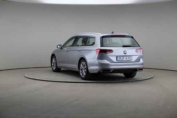 Volkswagen Passat 2 of 5