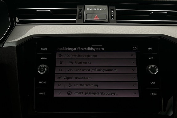 Volkswagen Passat 20 of 23