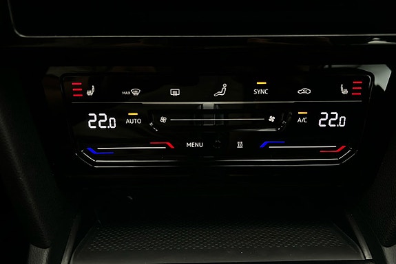 Volkswagen Passat 16 of 23