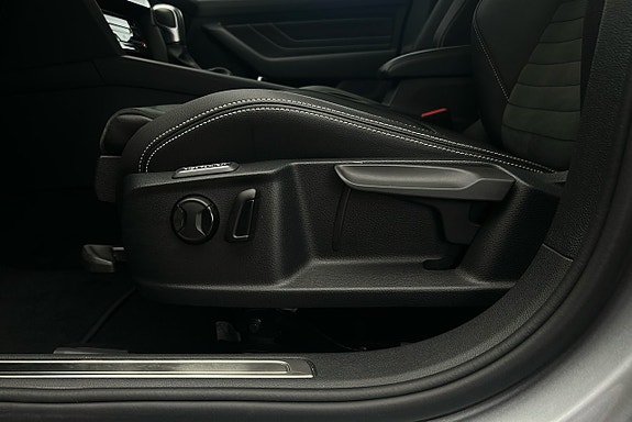 Volkswagen Passat 15 of 23
