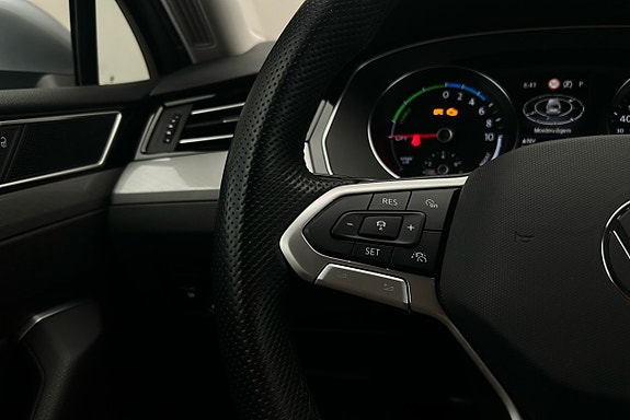 Volkswagen Passat 21 of 23