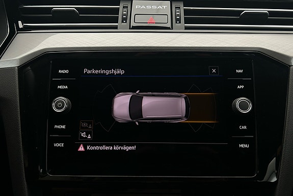 Volkswagen Passat 22 of 23