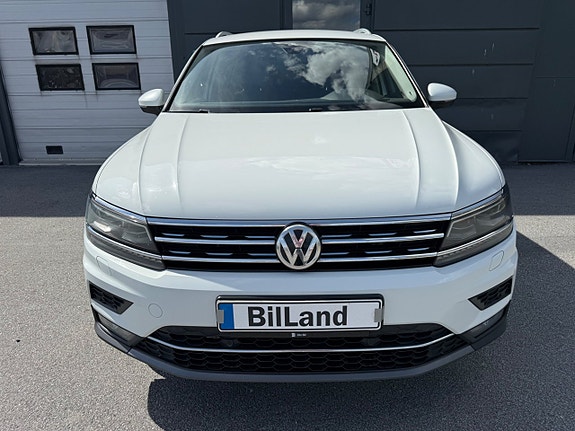 Volkswagen Tiguan 2 of 5