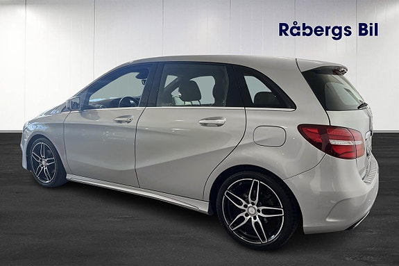 Mercedes-Benz B200 d 3 of 5