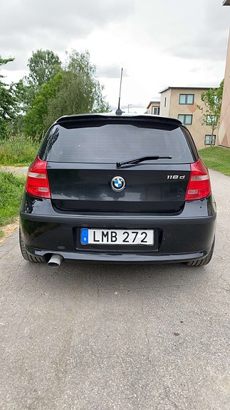 BMW 118d 6 of 7