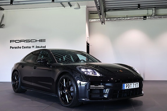 Porsche Panamera 4 3 of 5