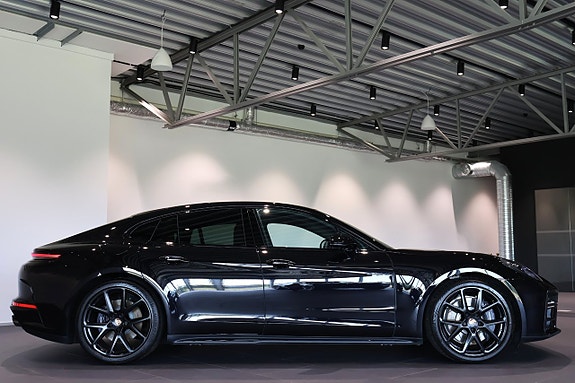Porsche Panamera 4 4 of 5