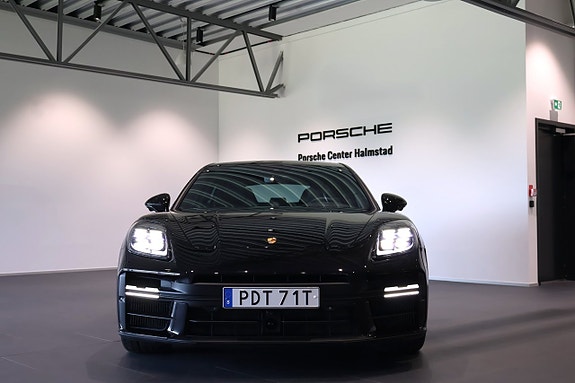 Porsche Panamera 4 2 of 5