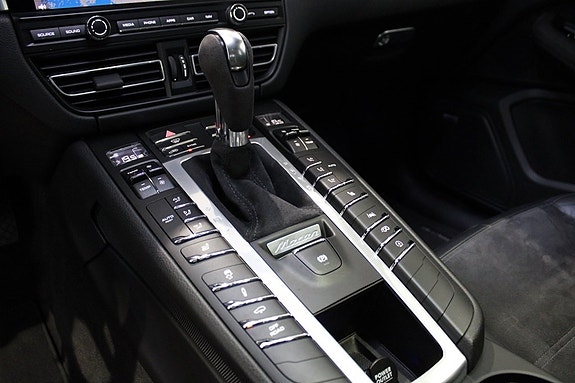 Porsche Macan GTS 17 of 20