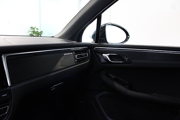 Porsche Macan GTS 18 of 20