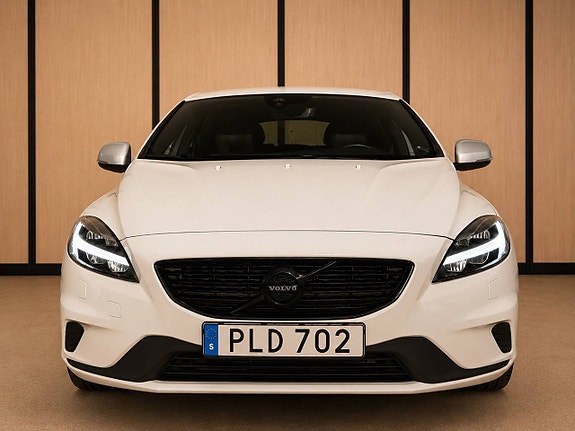 Volvo V40 2 of 5