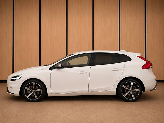Volvo V40 4 of 5